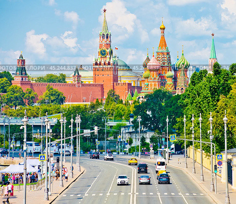 Москва, вид на Кремль и храм Василия Блаженного