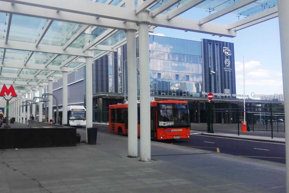 Остановка у автовокзала «Северные ворота», вход в метро